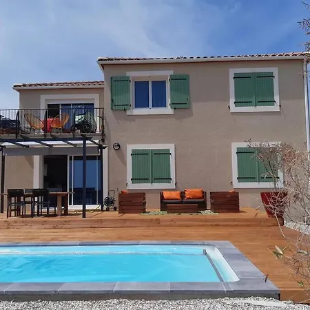 Maison Avec Vue Sur La Et Avec Piscine A Apartment