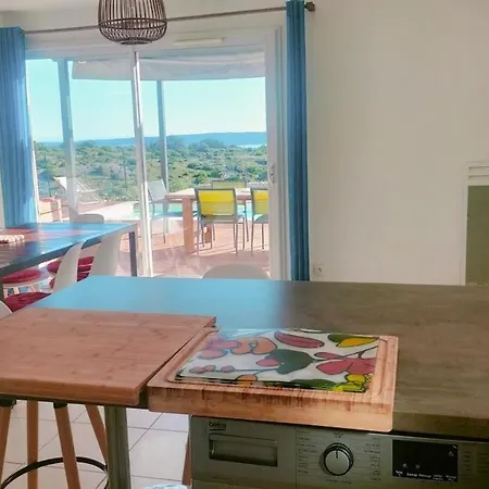 Maison Avec Vue Sur La Et Avec Piscine A *