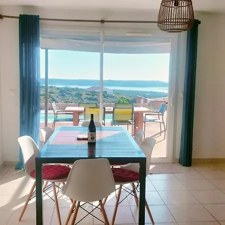 Maison Avec Vue Sur La Et Avec Piscine A