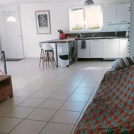 Maison Avec Vue Sur La Et Avec Piscine A Lejlighed