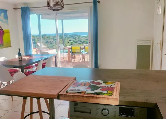 Maison Avec Vue Sur La Et Avec Piscine A *