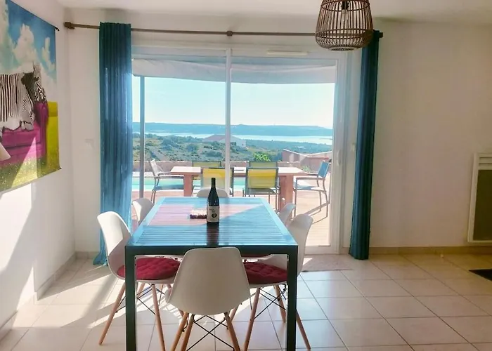 Maison Avec Vue Sur La Et Avec Piscine A