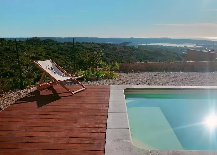 Διαμέρισμα Maison Avec Vue Sur La Et Avec Piscine A *